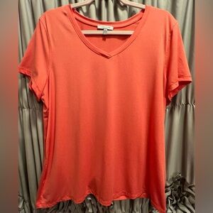 Ocean + Coast® Short Sleeve V-Neck Performance T-Shirt XL